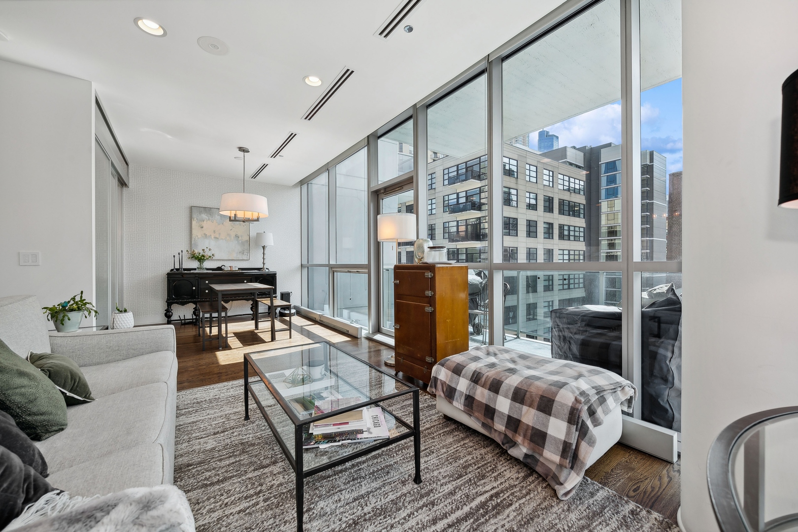 110 W Superior Street Unit: 902