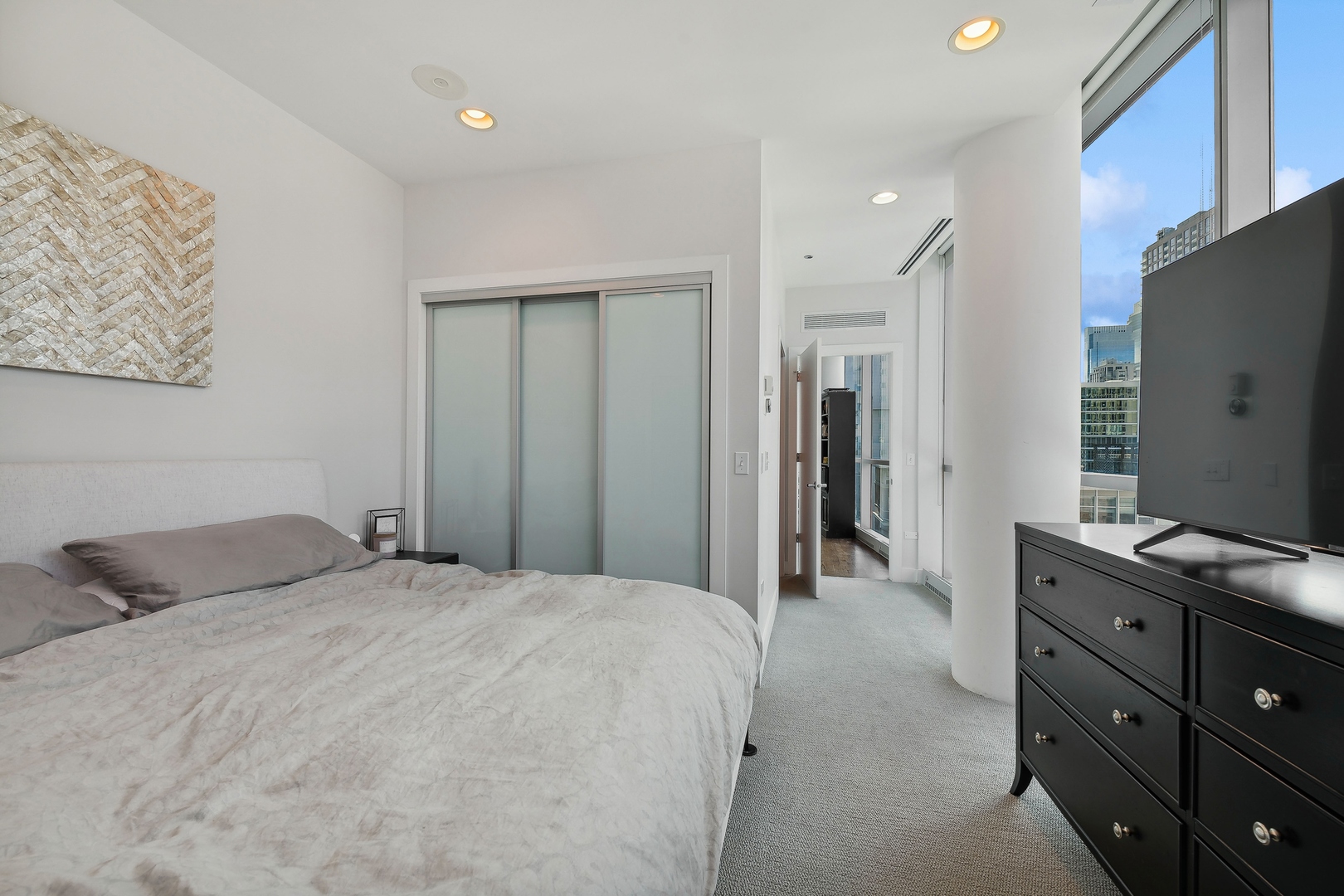 110 W Superior Street Unit: 902