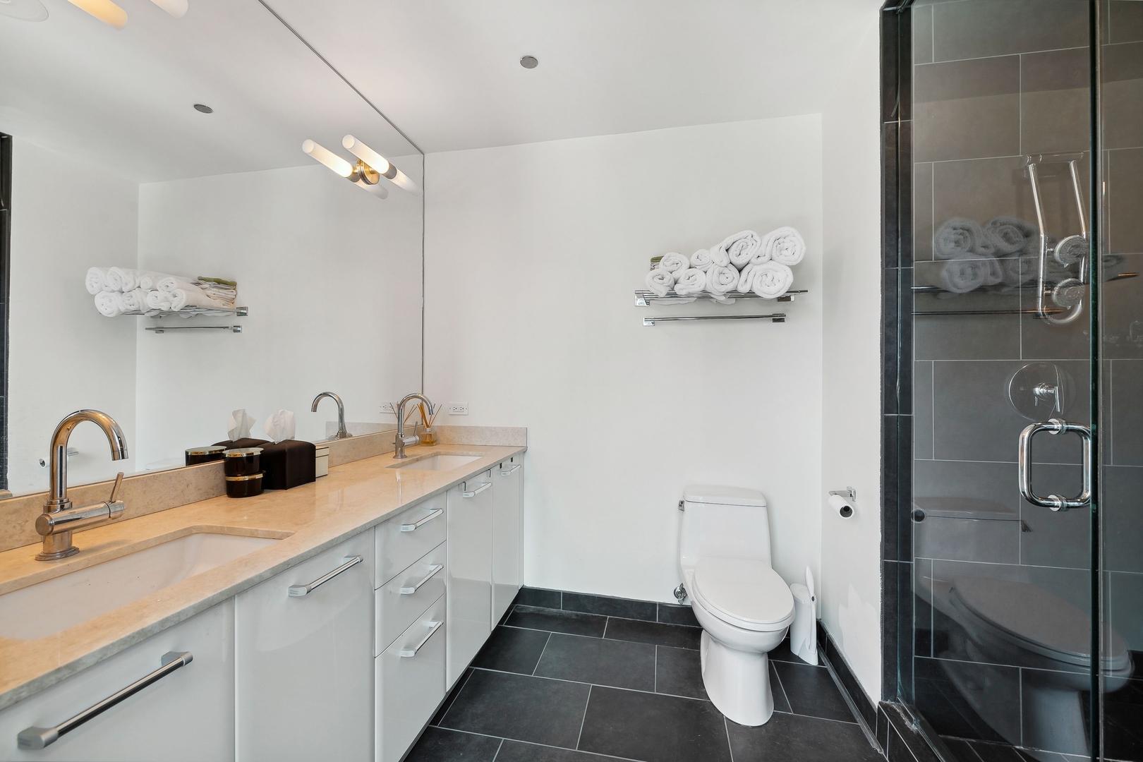 110 W Superior Street Unit: 902