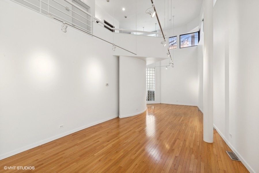 740 N Ogden Avenue Unit: 1