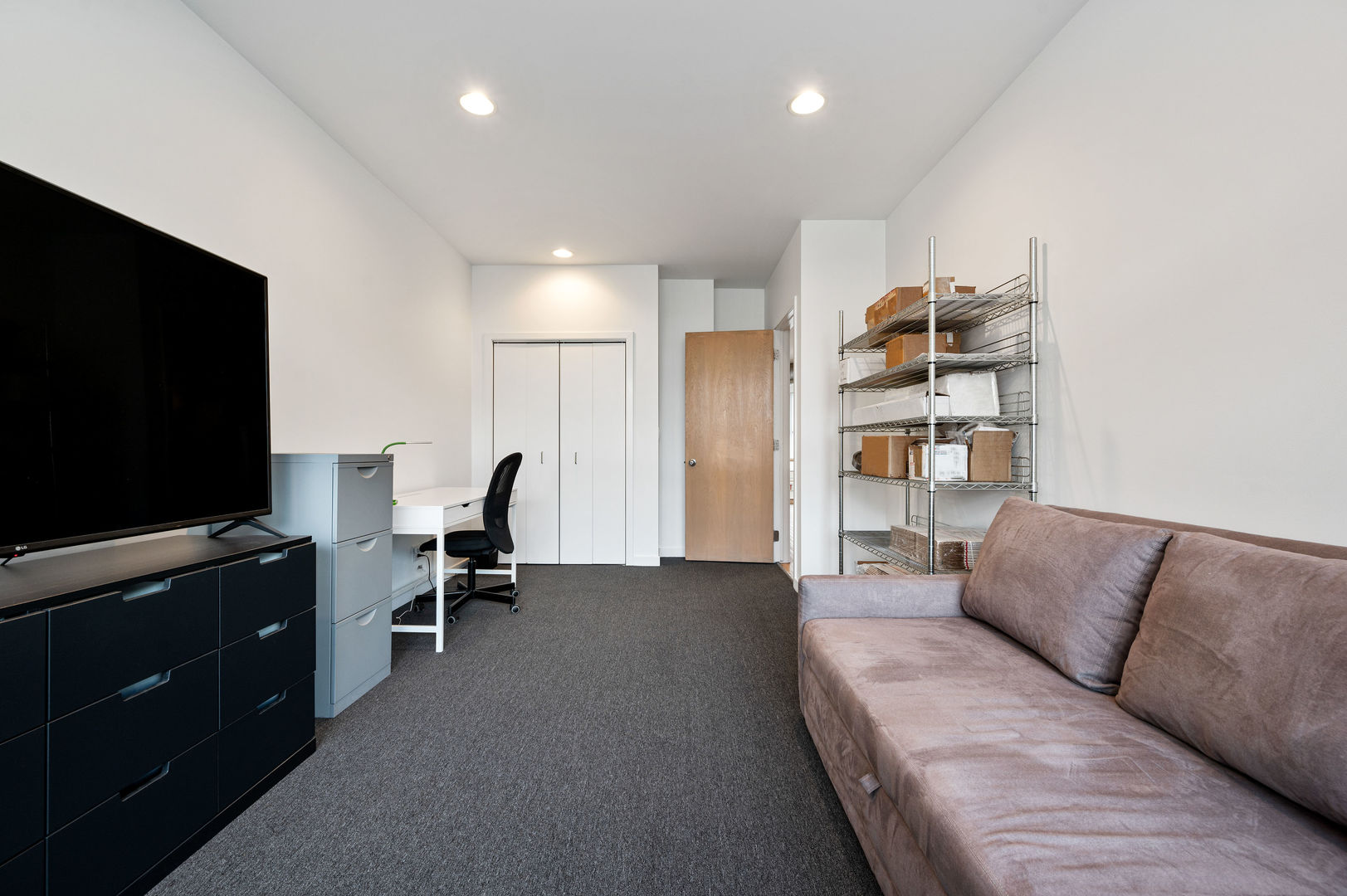 740 N Ogden Avenue Unit: 1