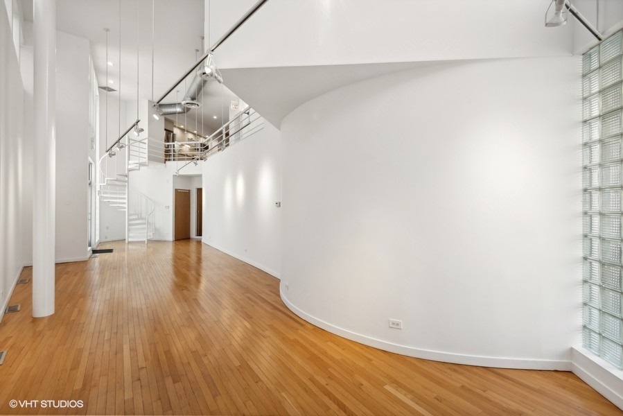 740 N Ogden Avenue Unit: 1