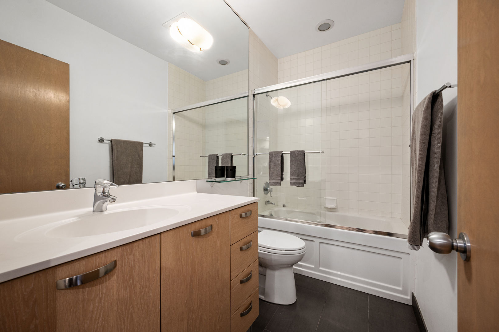 740 N Ogden Avenue Unit: 1