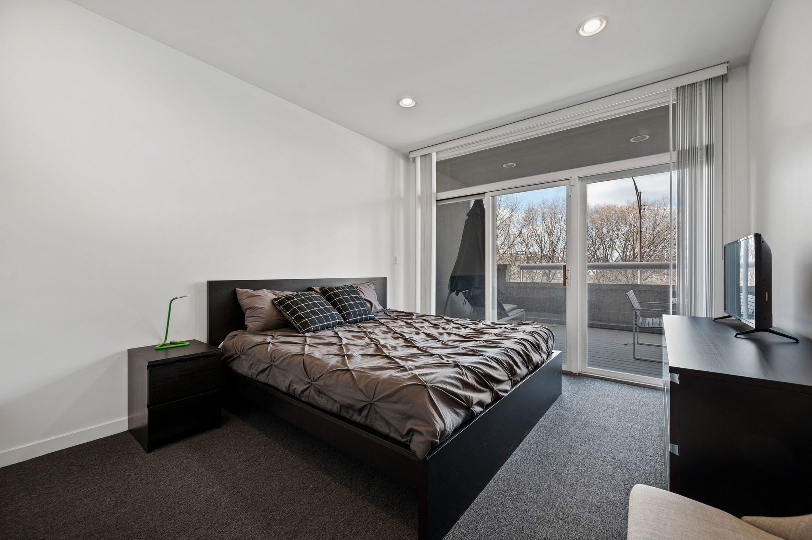 740 N Ogden Avenue Unit: 1