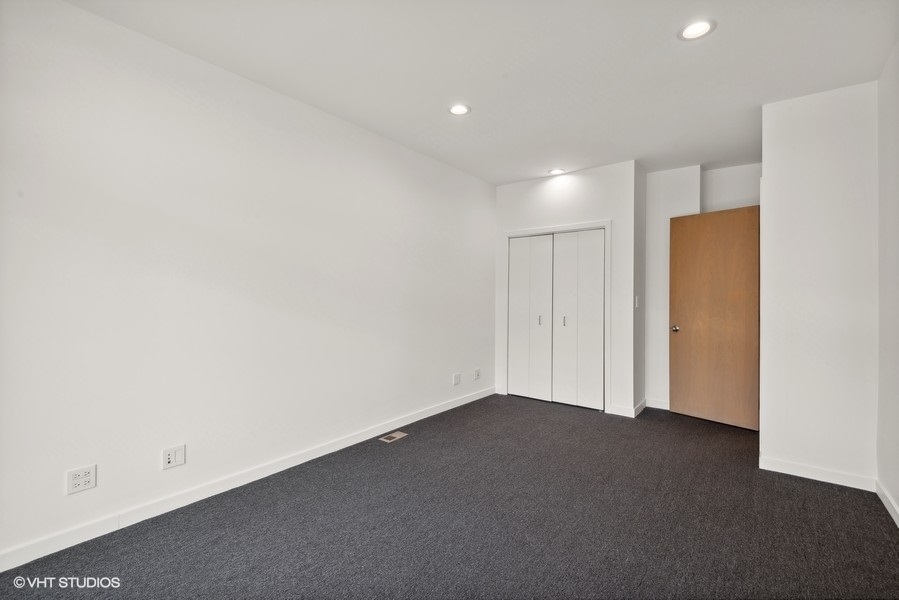740 N Ogden Avenue Unit: 1