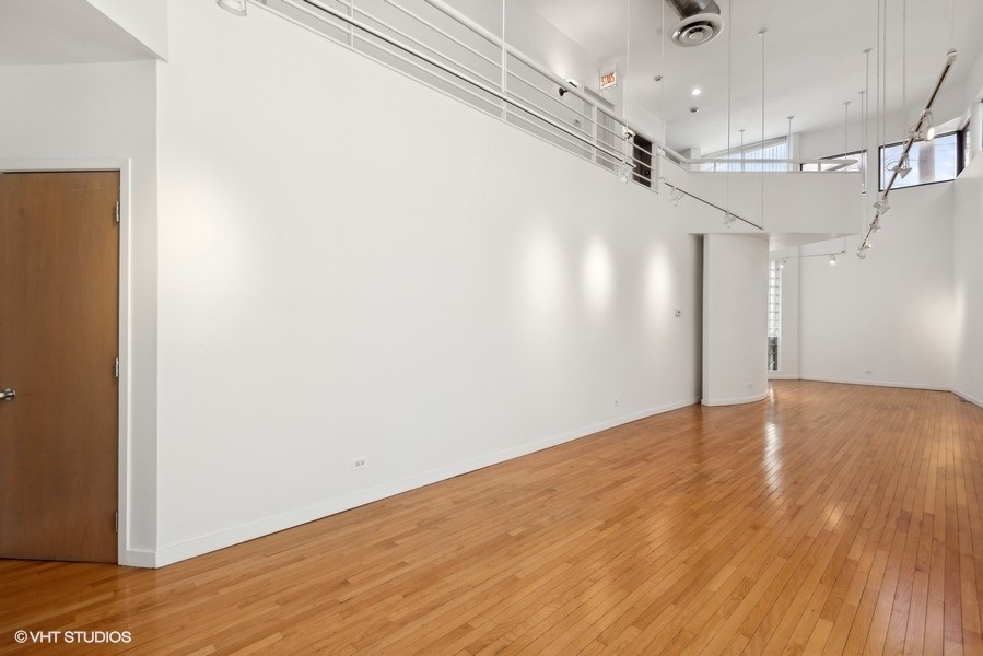 740 N Ogden Avenue Unit: 1