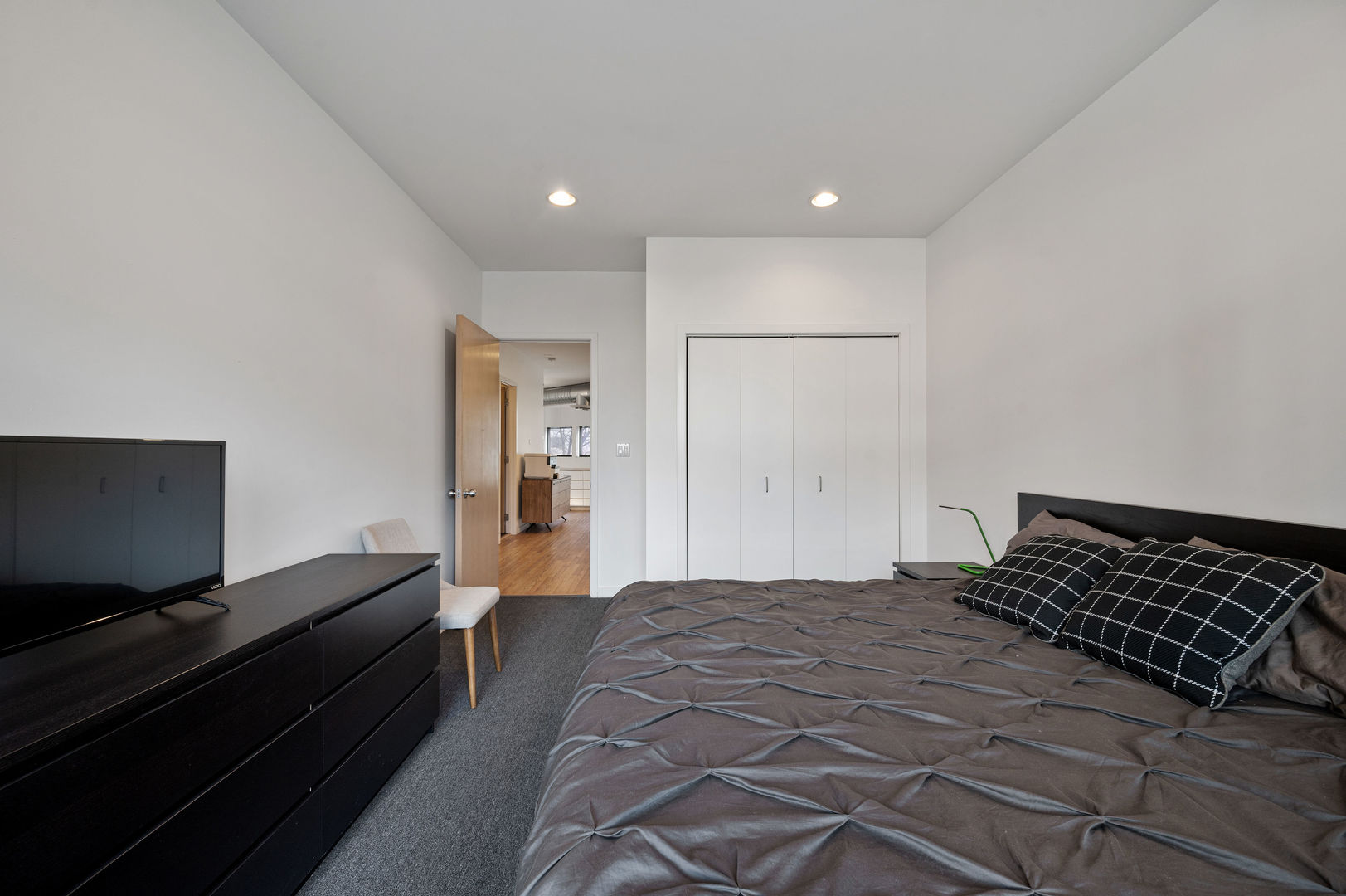 740 N Ogden Avenue Unit: 1