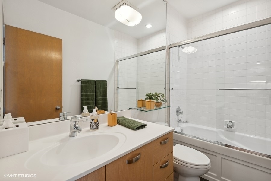 740 N Ogden Avenue Unit: 1