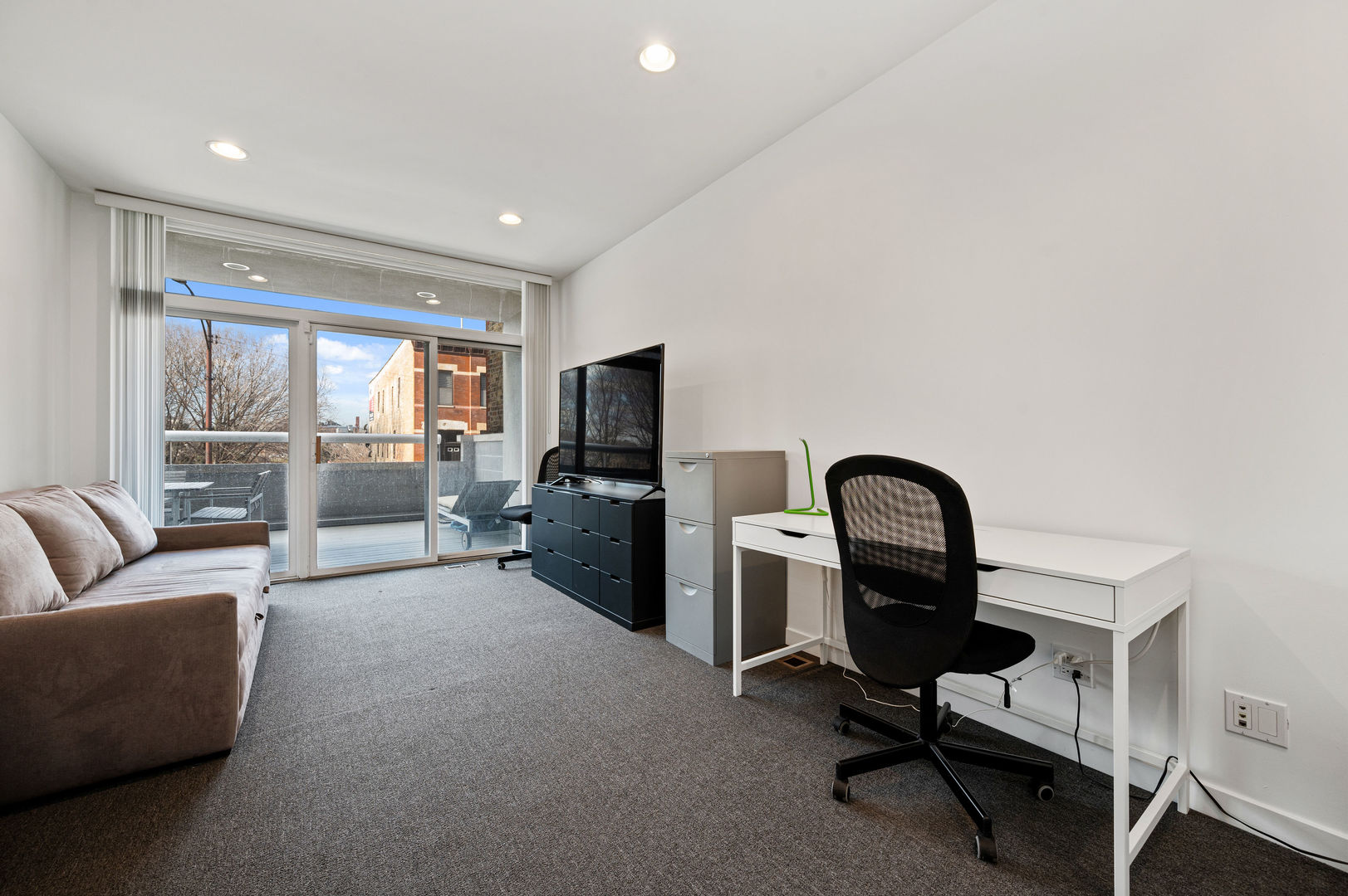 740 N Ogden Avenue Unit: 1