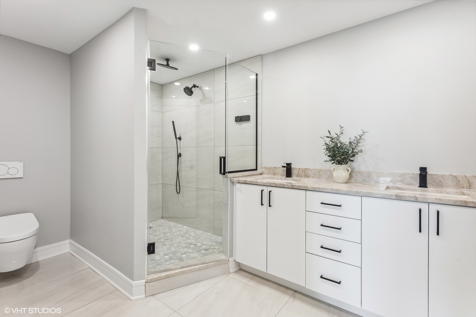 1030 N State Street Unit: 41L