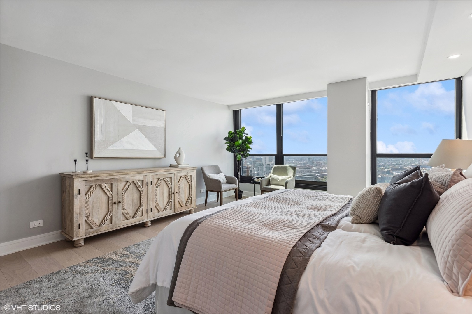 1030 N State Street Unit: 41L