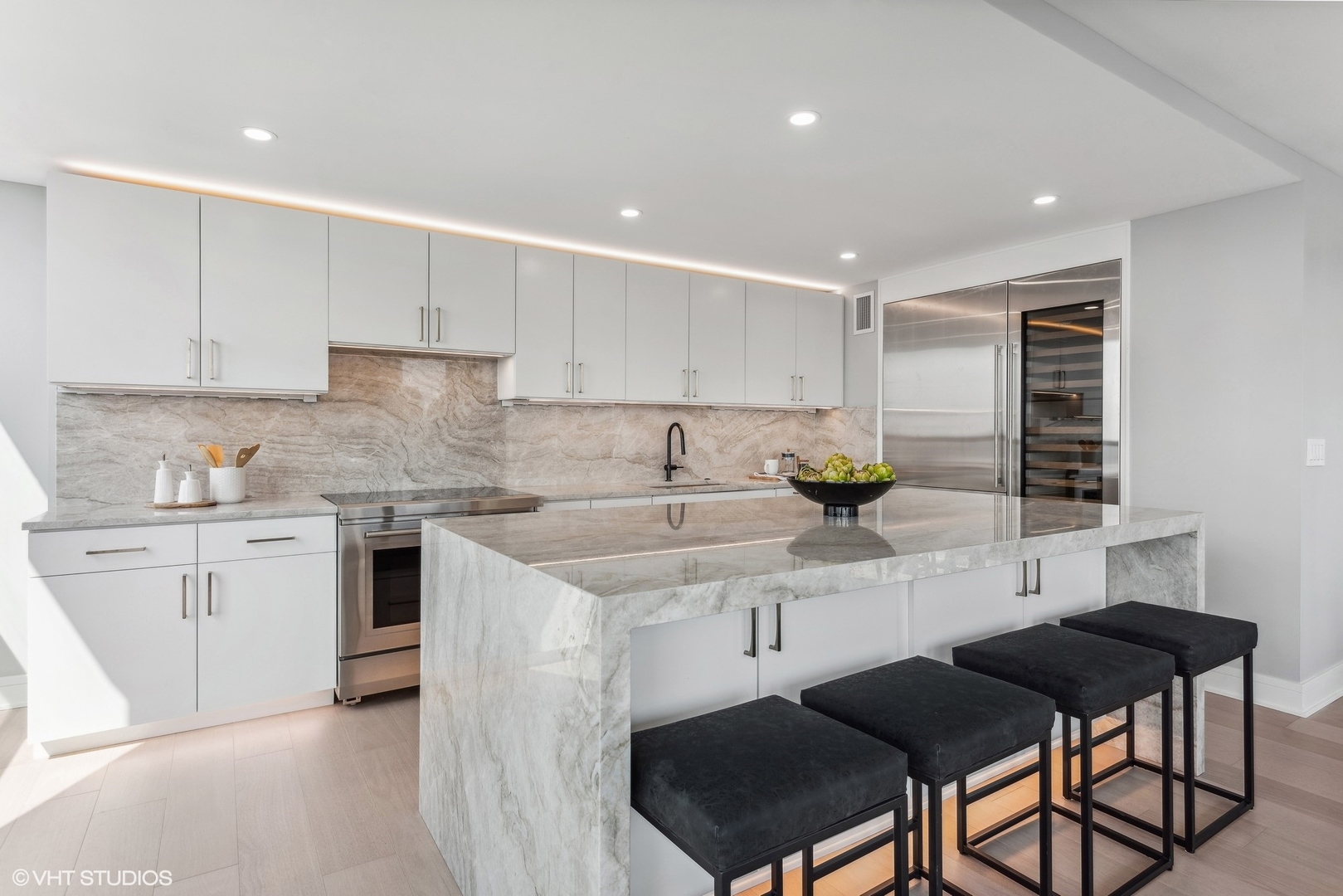 1030 N State Street Unit: 41L