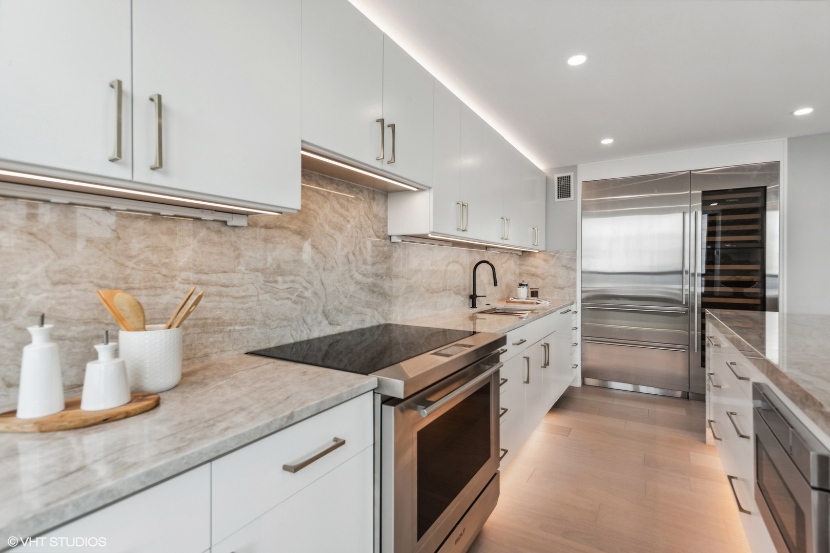 1030 N State Street Unit: 41L