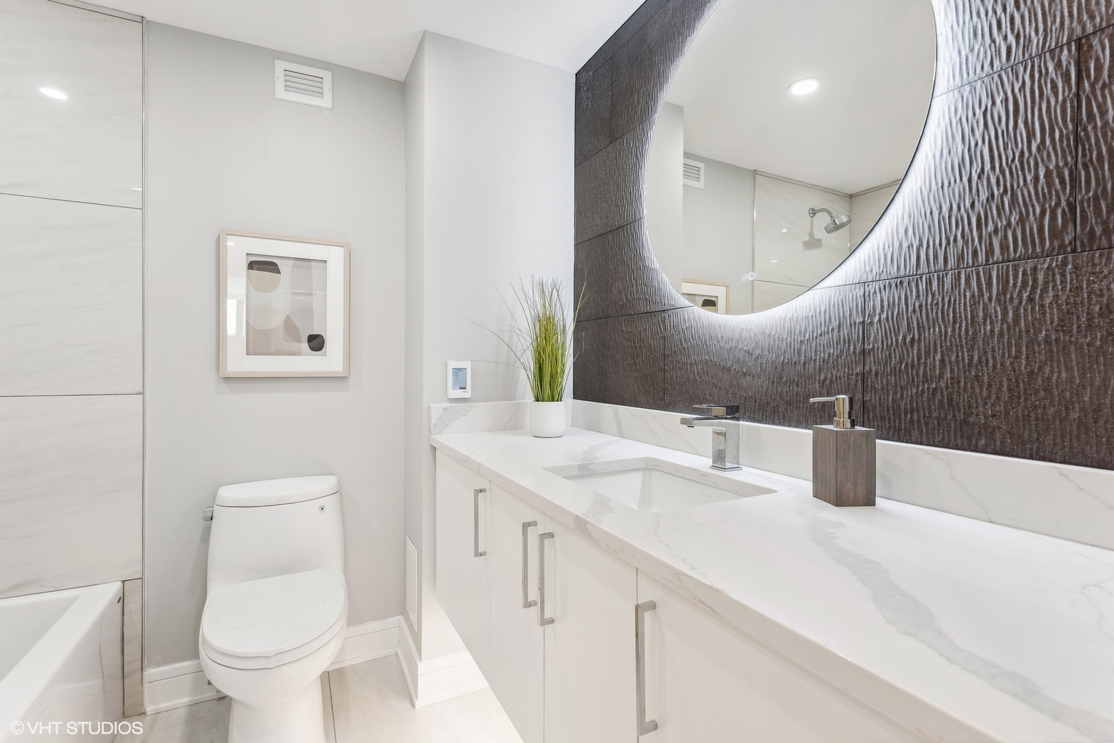 1030 N State Street Unit: 41L