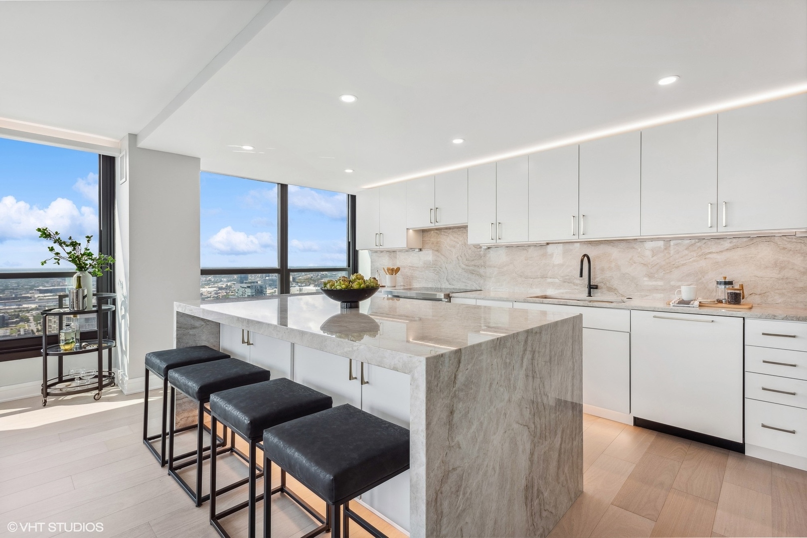 1030 N State Street Unit: 41L