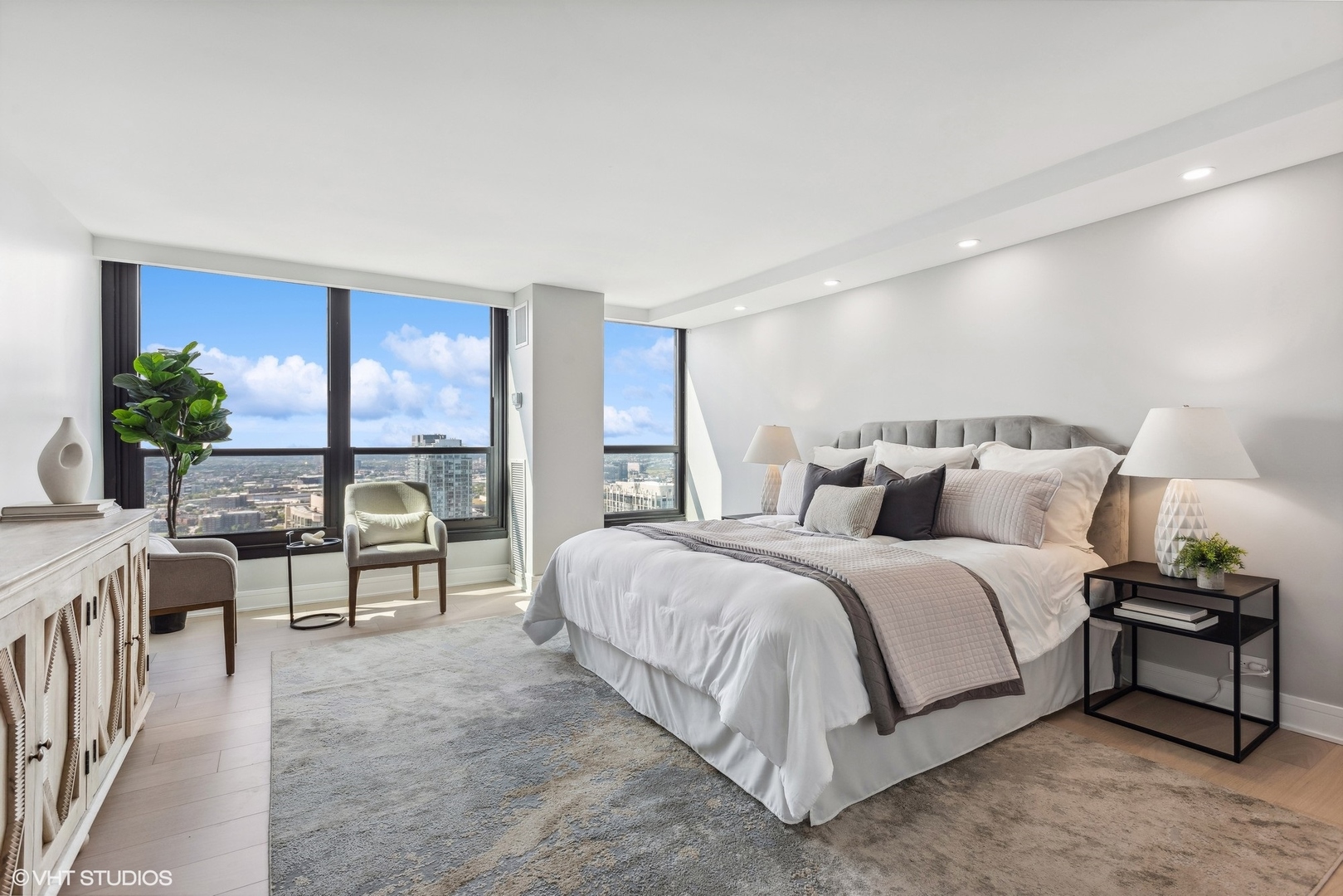 1030 N State Street Unit: 41L