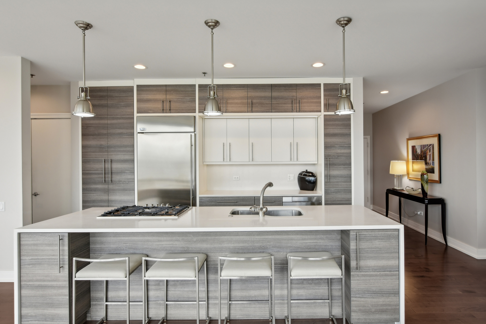 653 N Kingsbury Street Unit: 2101