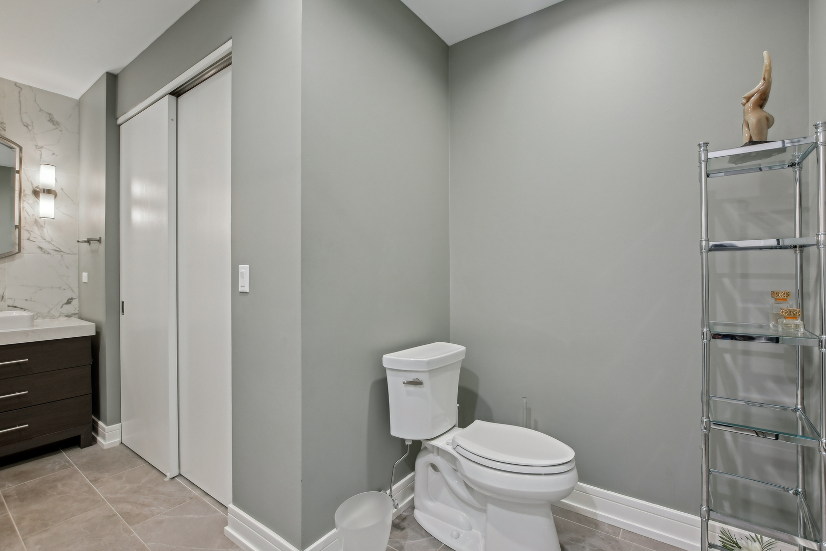 653 N Kingsbury Street Unit: 2101