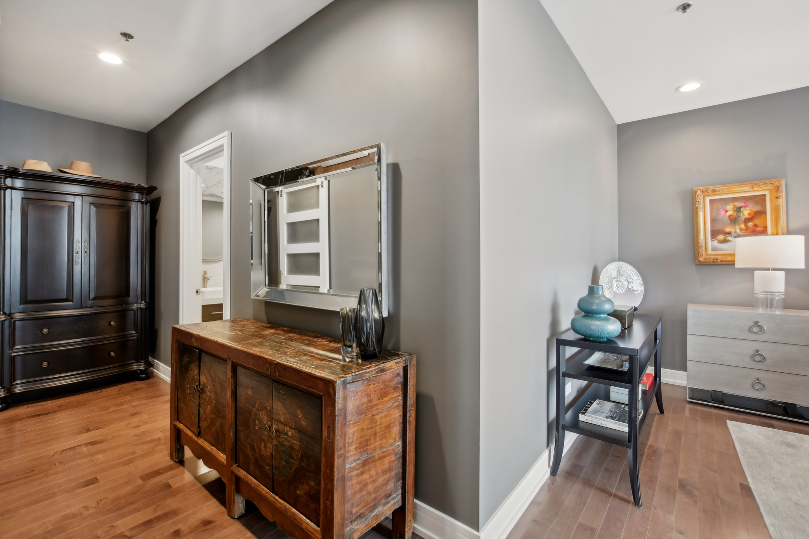 653 N Kingsbury Street Unit: 2101
