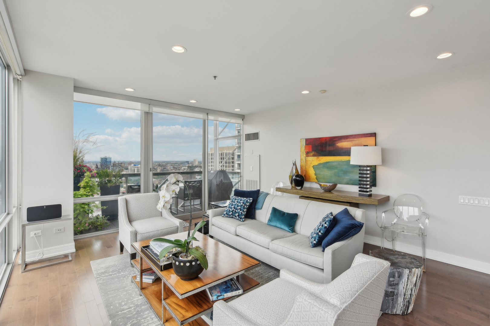 653 N Kingsbury Street Unit: 2101