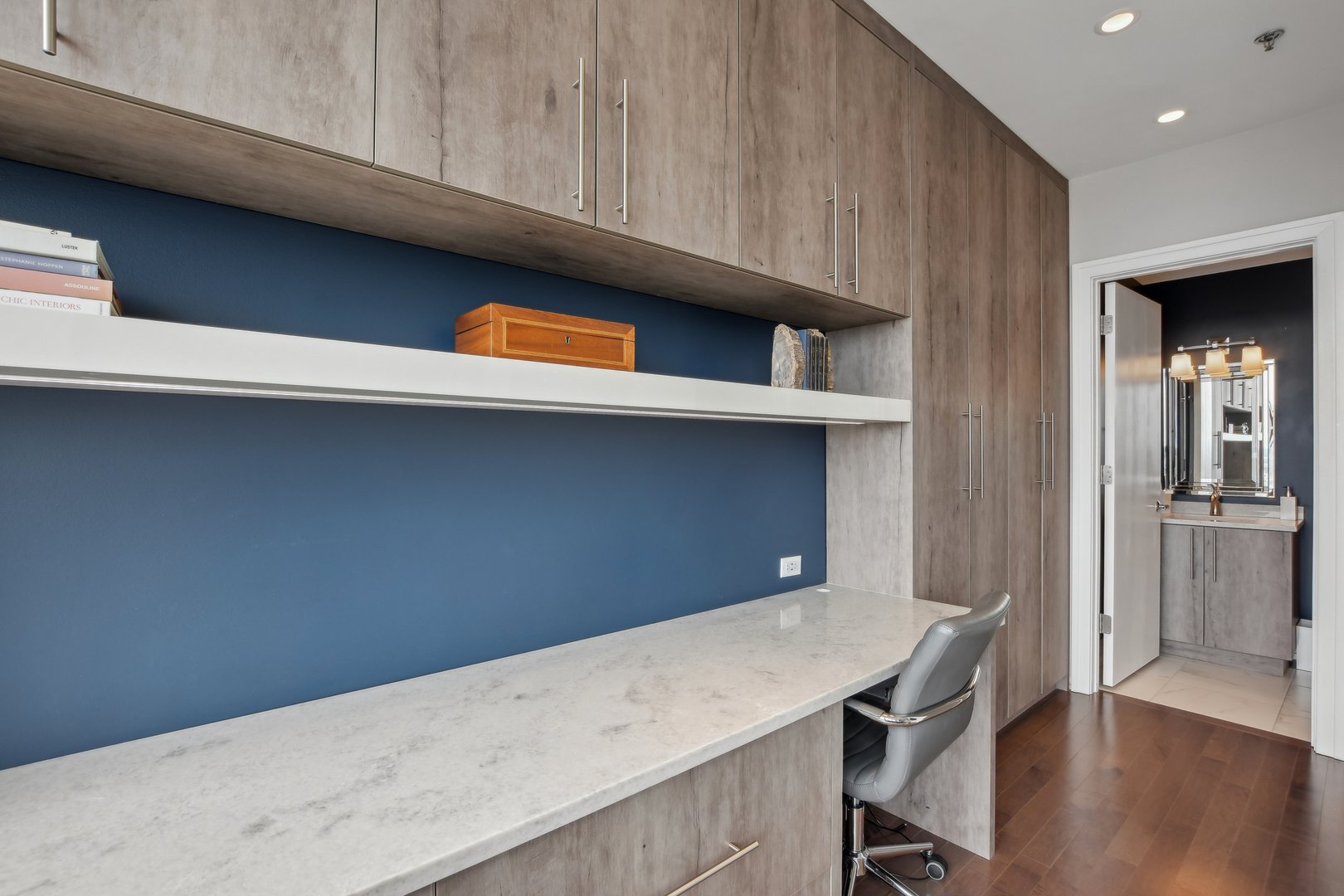 653 N Kingsbury Street Unit: 2101