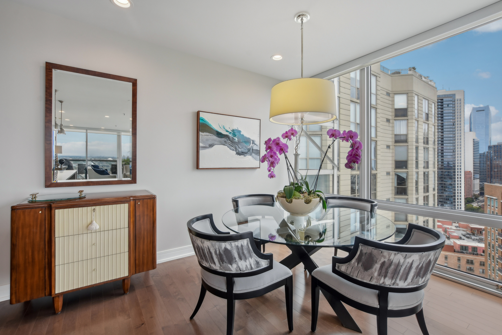 653 N Kingsbury Street Unit: 2101