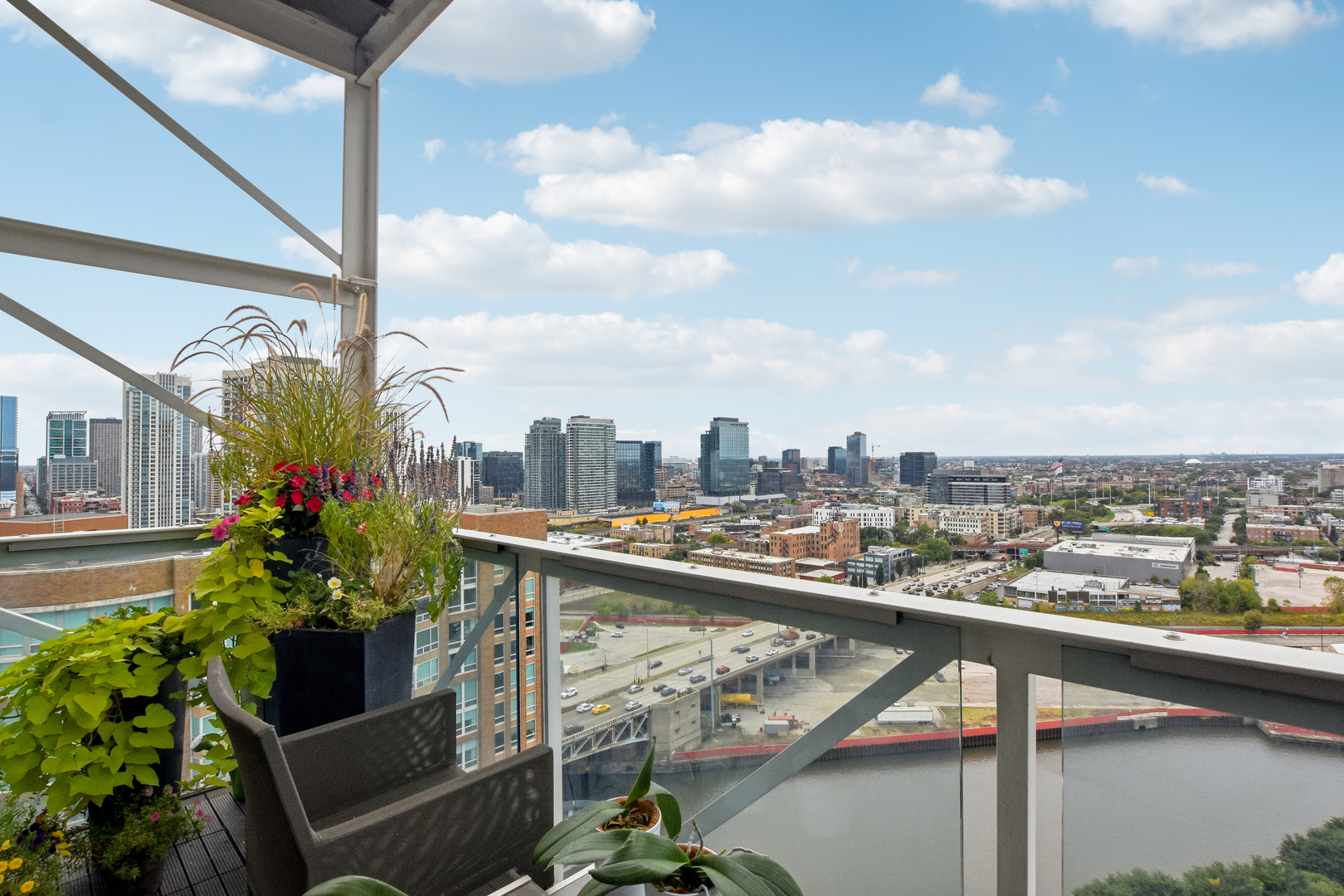 653 N Kingsbury Street Unit: 2101