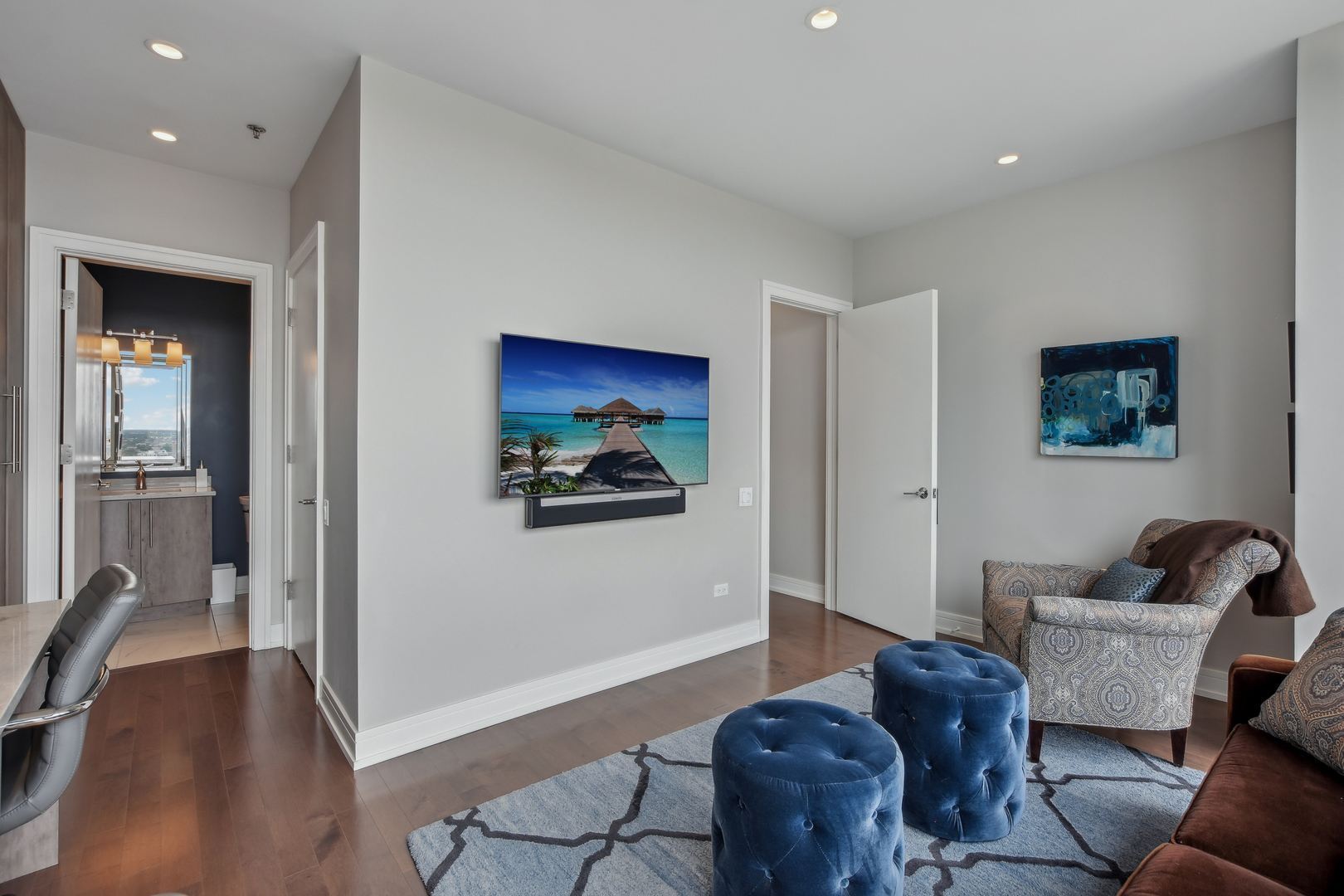 653 N Kingsbury Street Unit: 2101