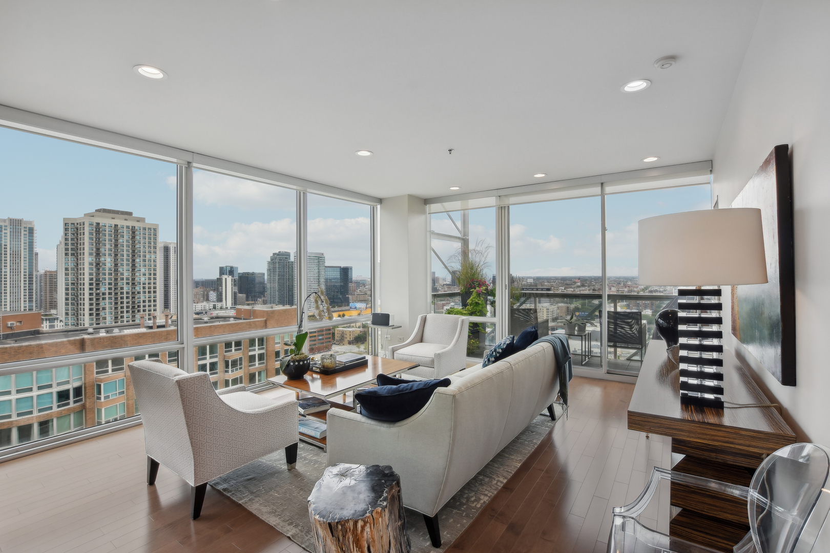 653 N Kingsbury Street Unit: 2101