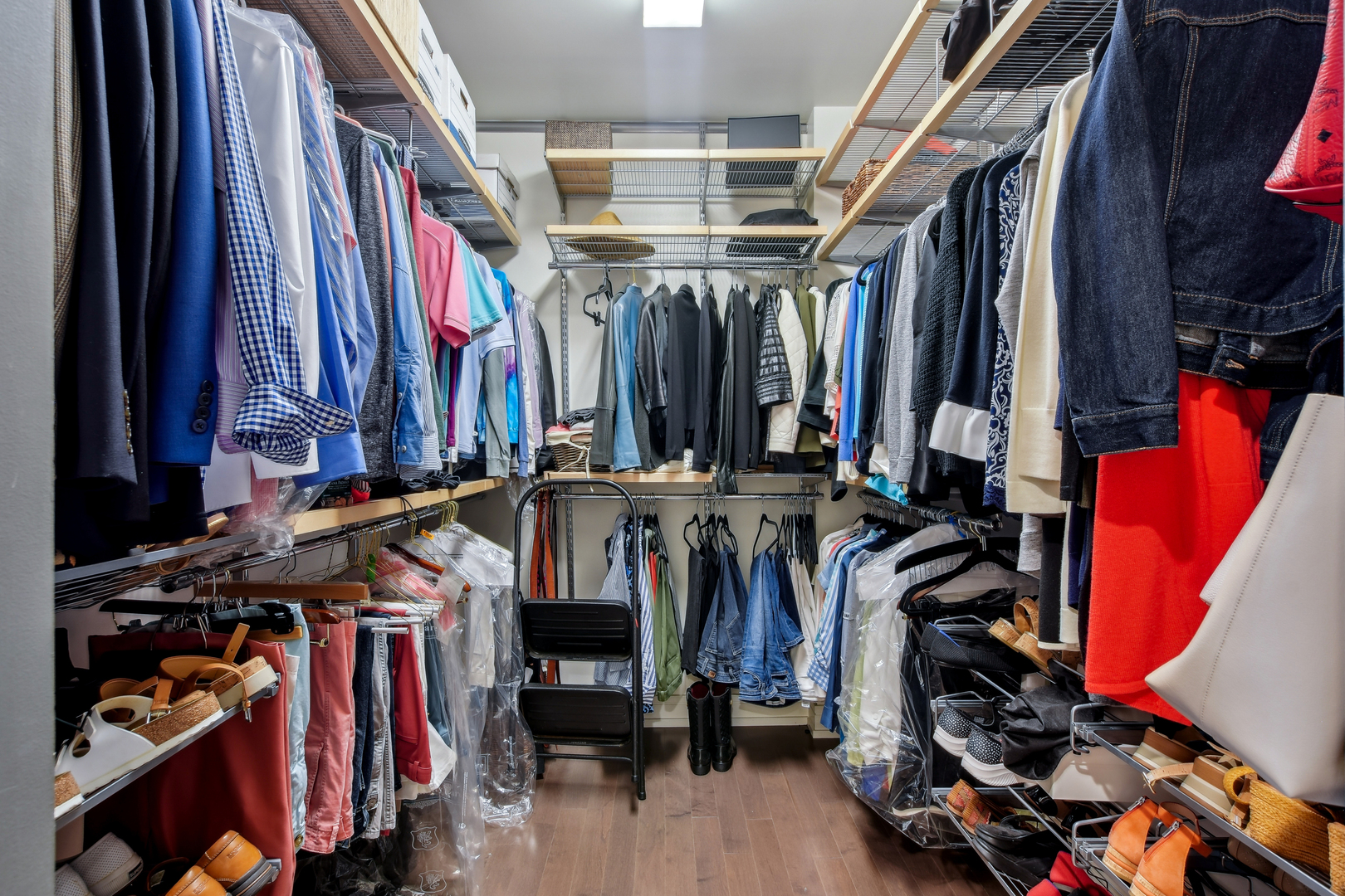 653 N Kingsbury Street Unit: 2101