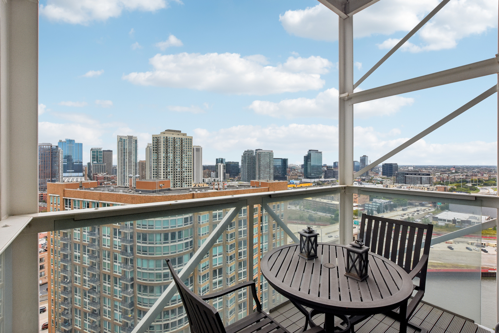 653 N Kingsbury Street Unit: 2101