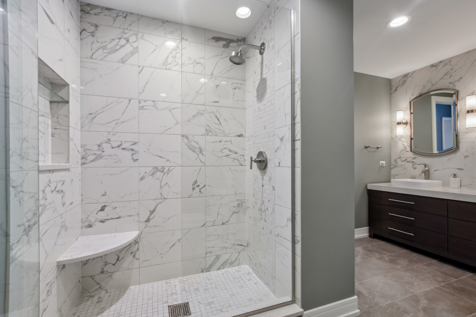 653 N Kingsbury Street Unit: 2101