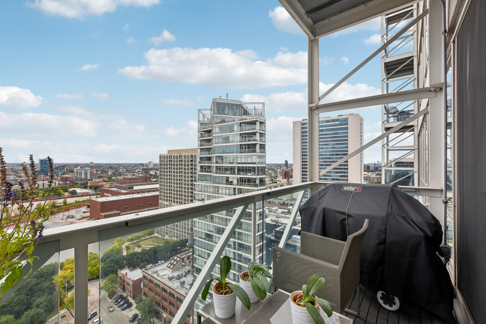 653 N Kingsbury Street Unit: 2101