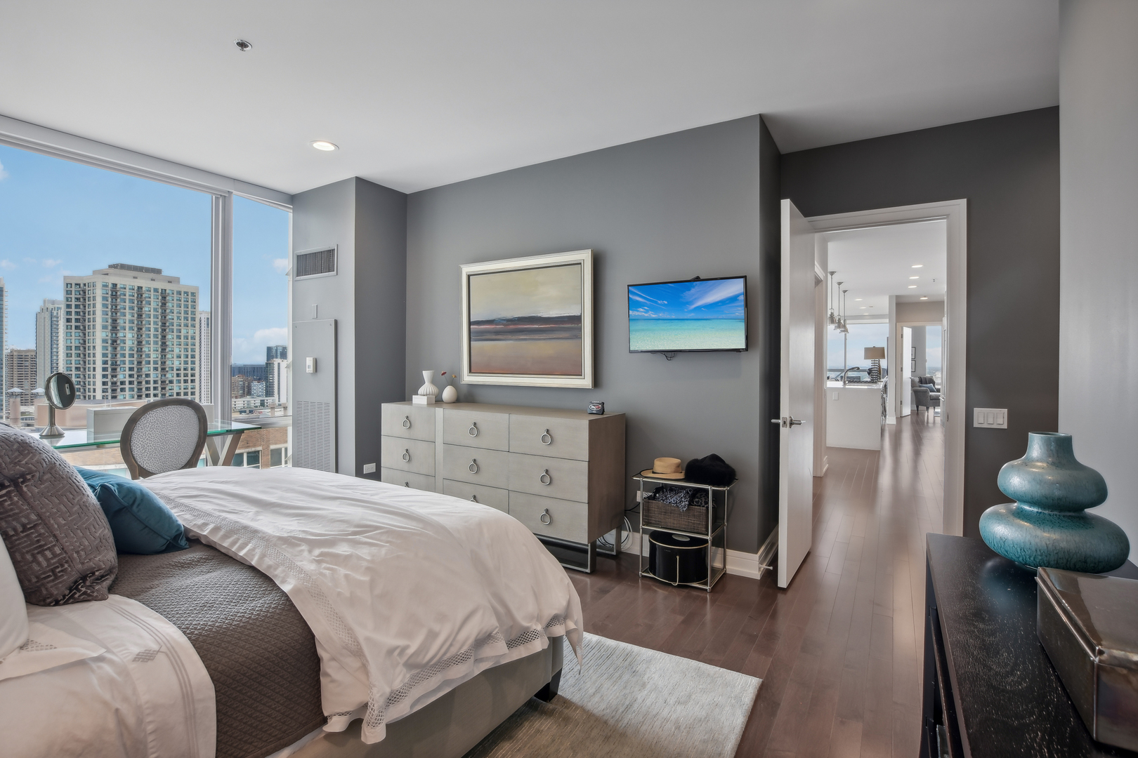 653 N Kingsbury Street Unit: 2101