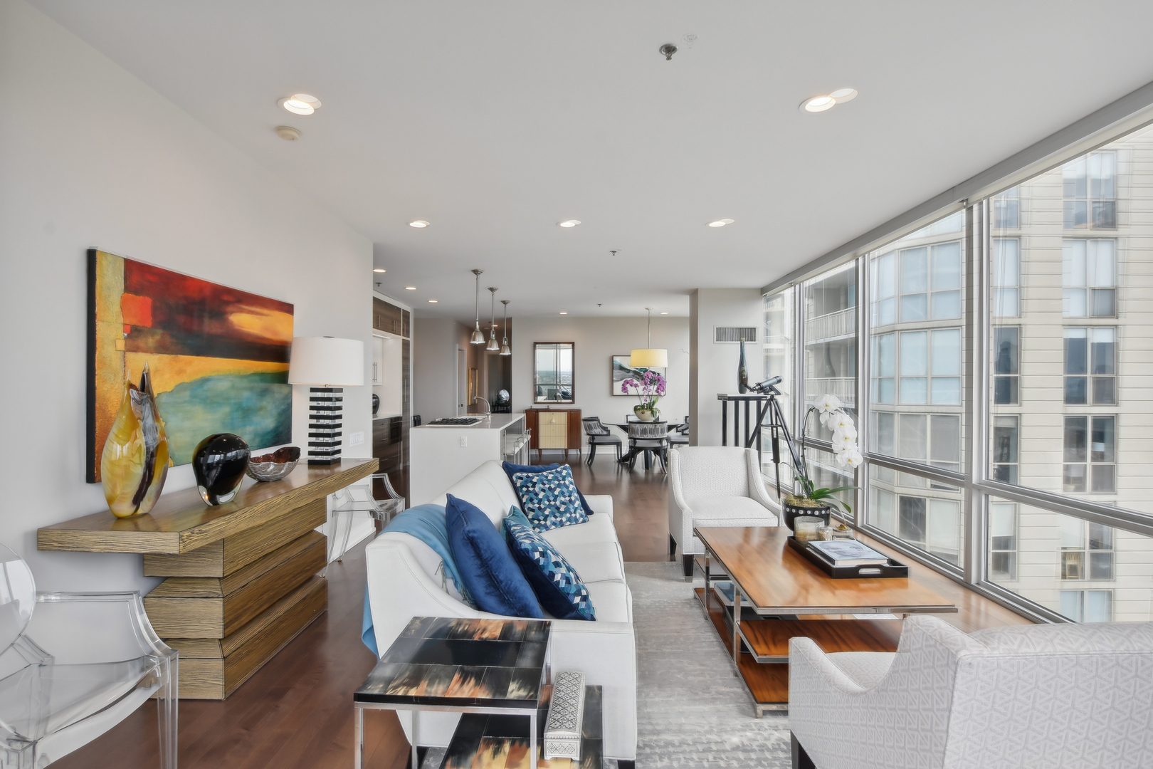 653 N Kingsbury Street Unit: 2101