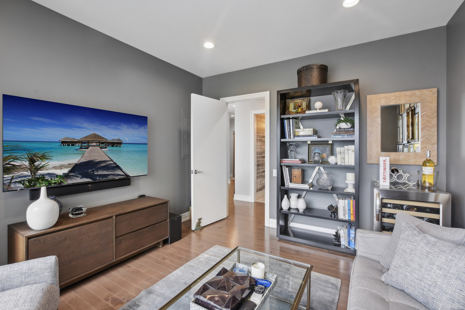 653 N Kingsbury Street Unit: 2101