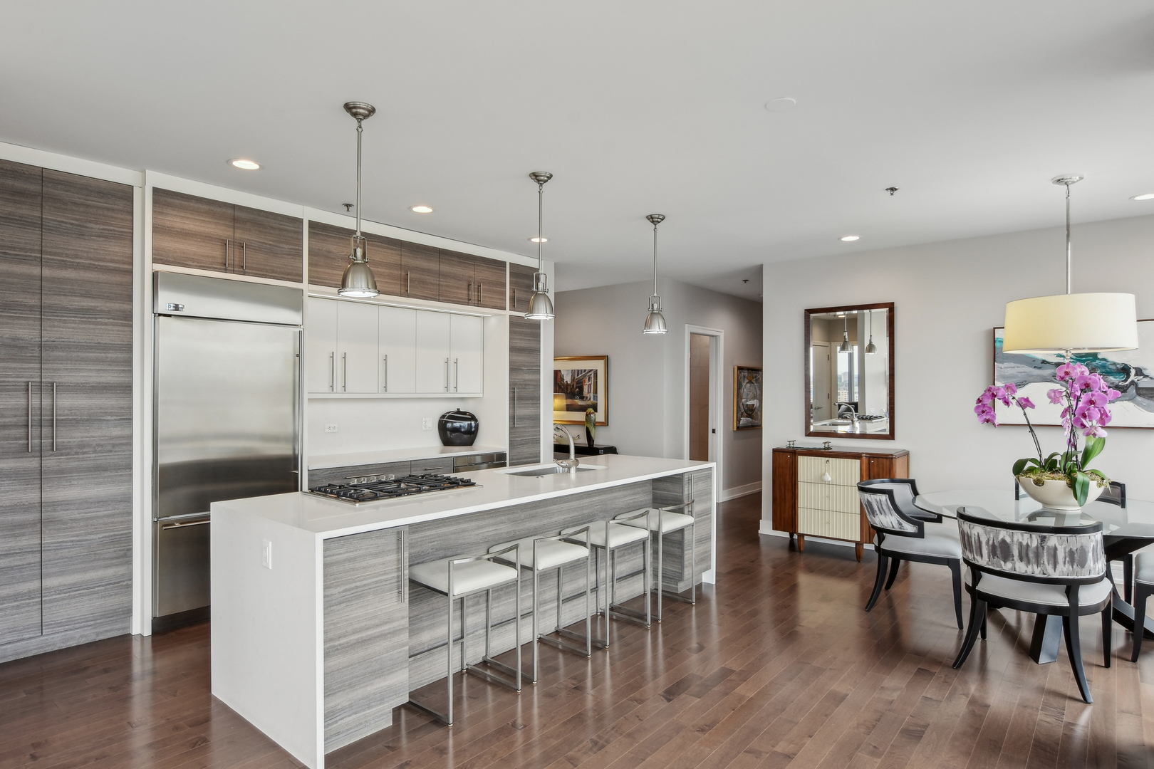 653 N Kingsbury Street Unit: 2101