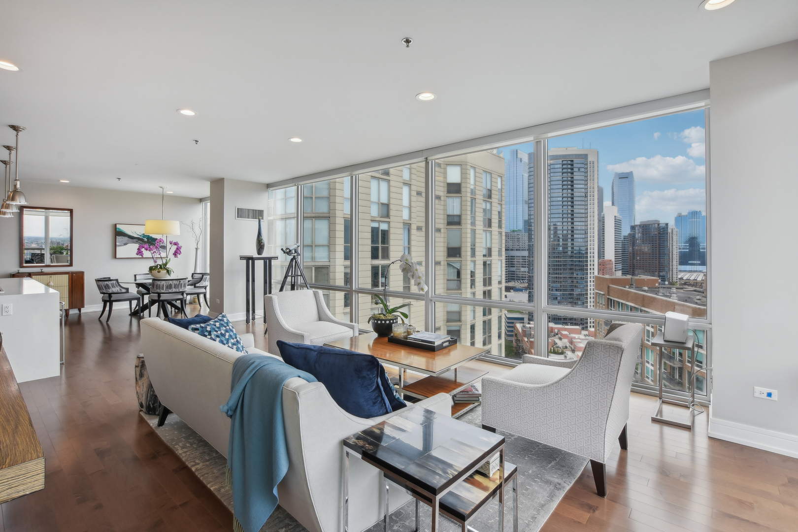 653 N Kingsbury Street Unit: 2101