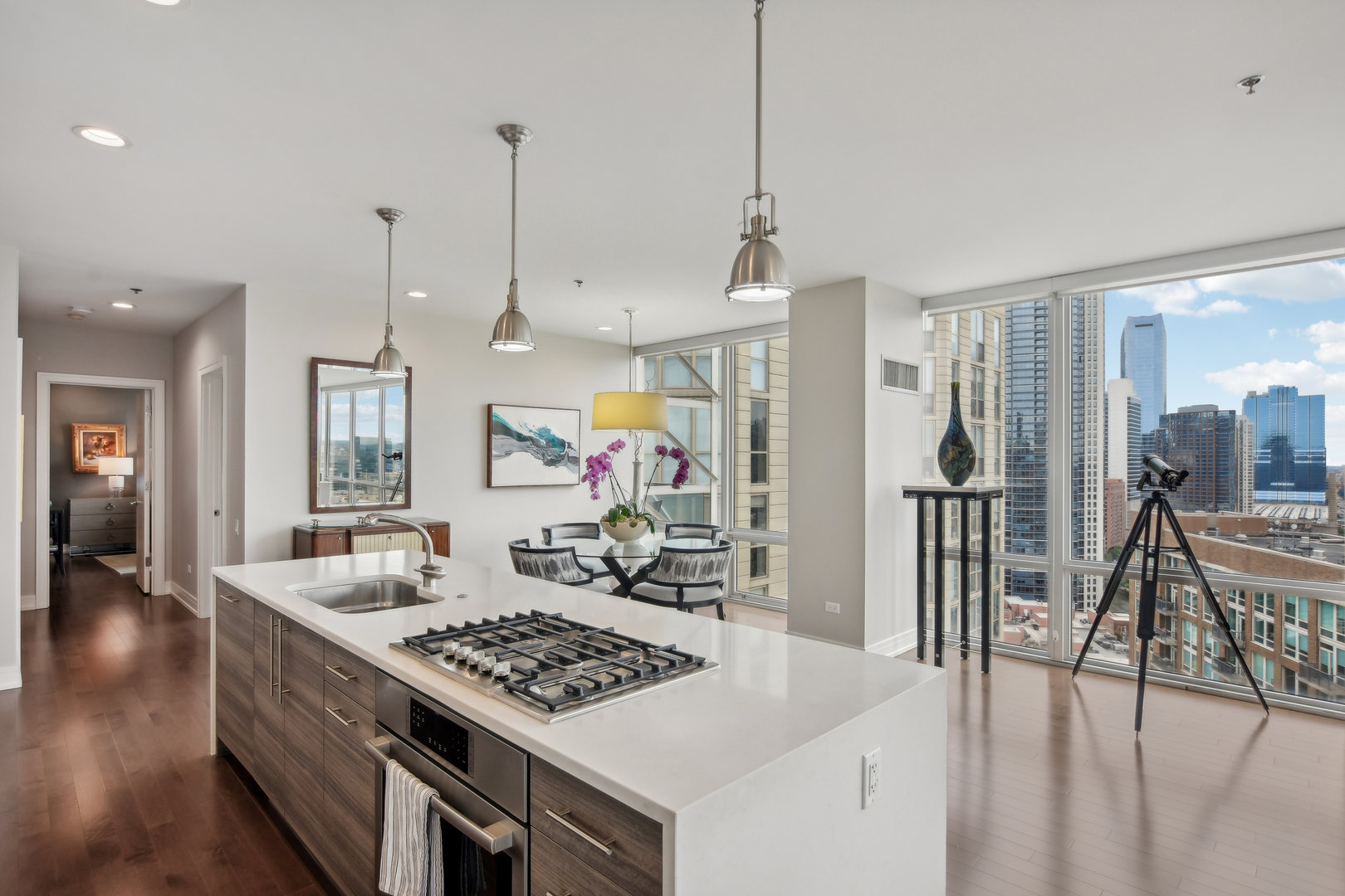 653 N Kingsbury Street Unit: 2101