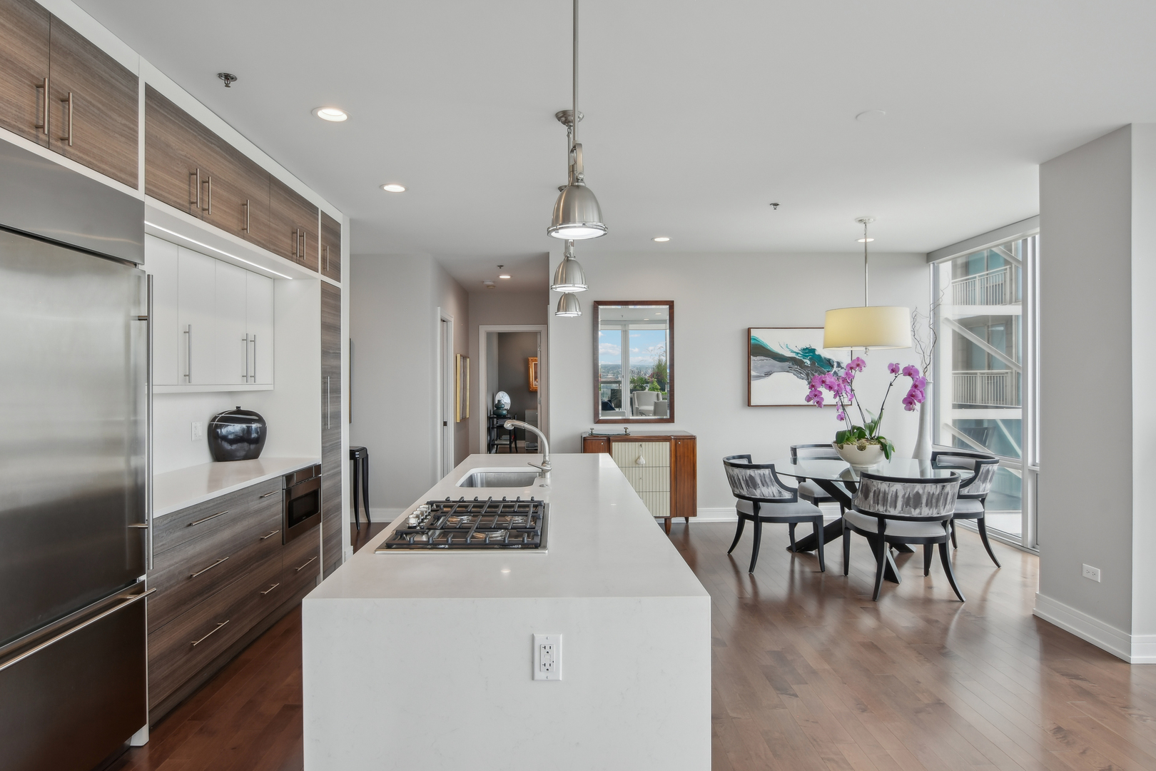 653 N Kingsbury Street Unit: 2101