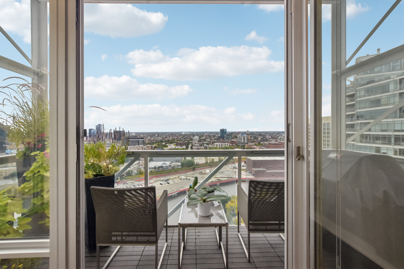 653 N Kingsbury Street Unit: 2101