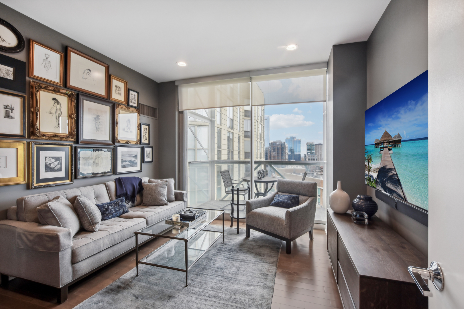 653 N Kingsbury Street Unit: 2101