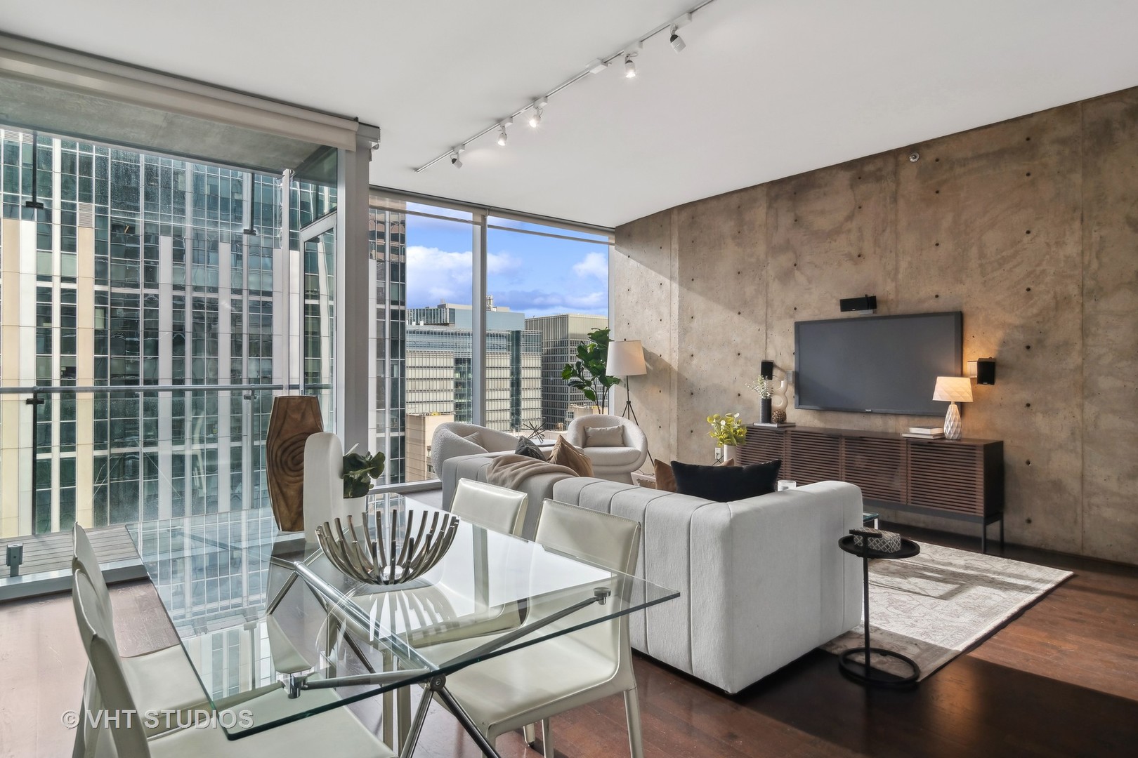 600 N Fairbanks Court Unit: 1805