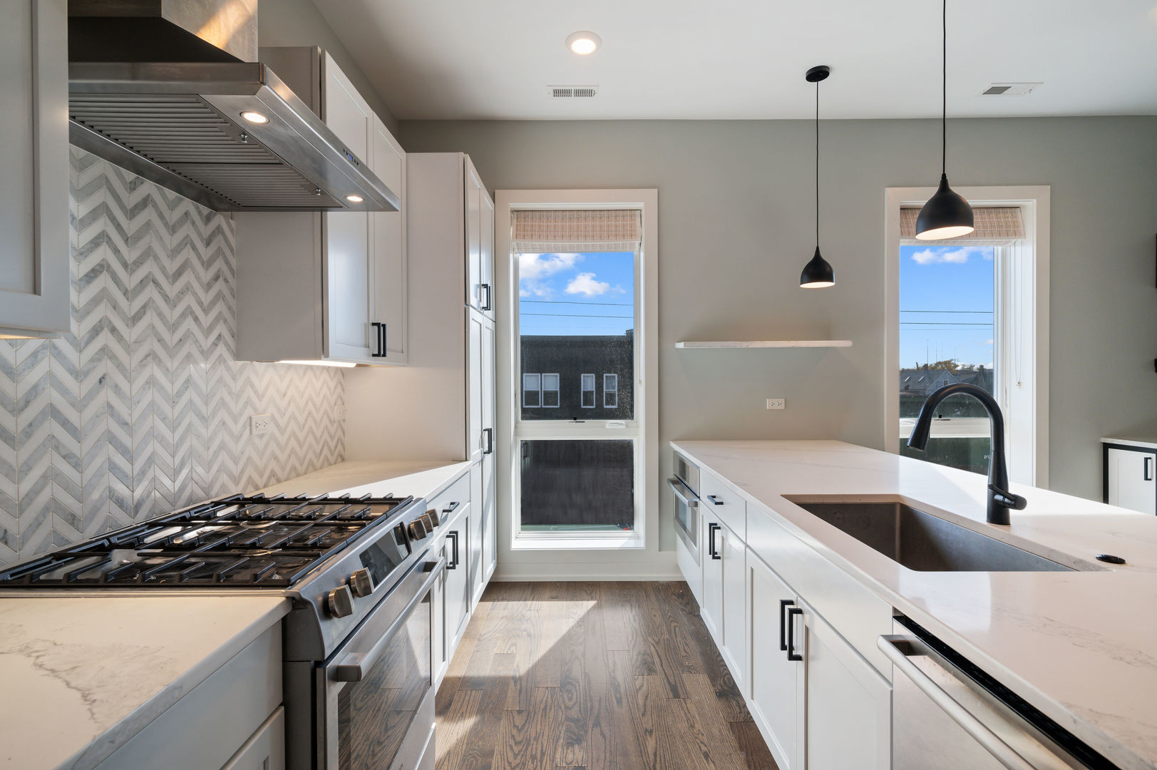 3016 W Belmont Avenue Unit: 2W