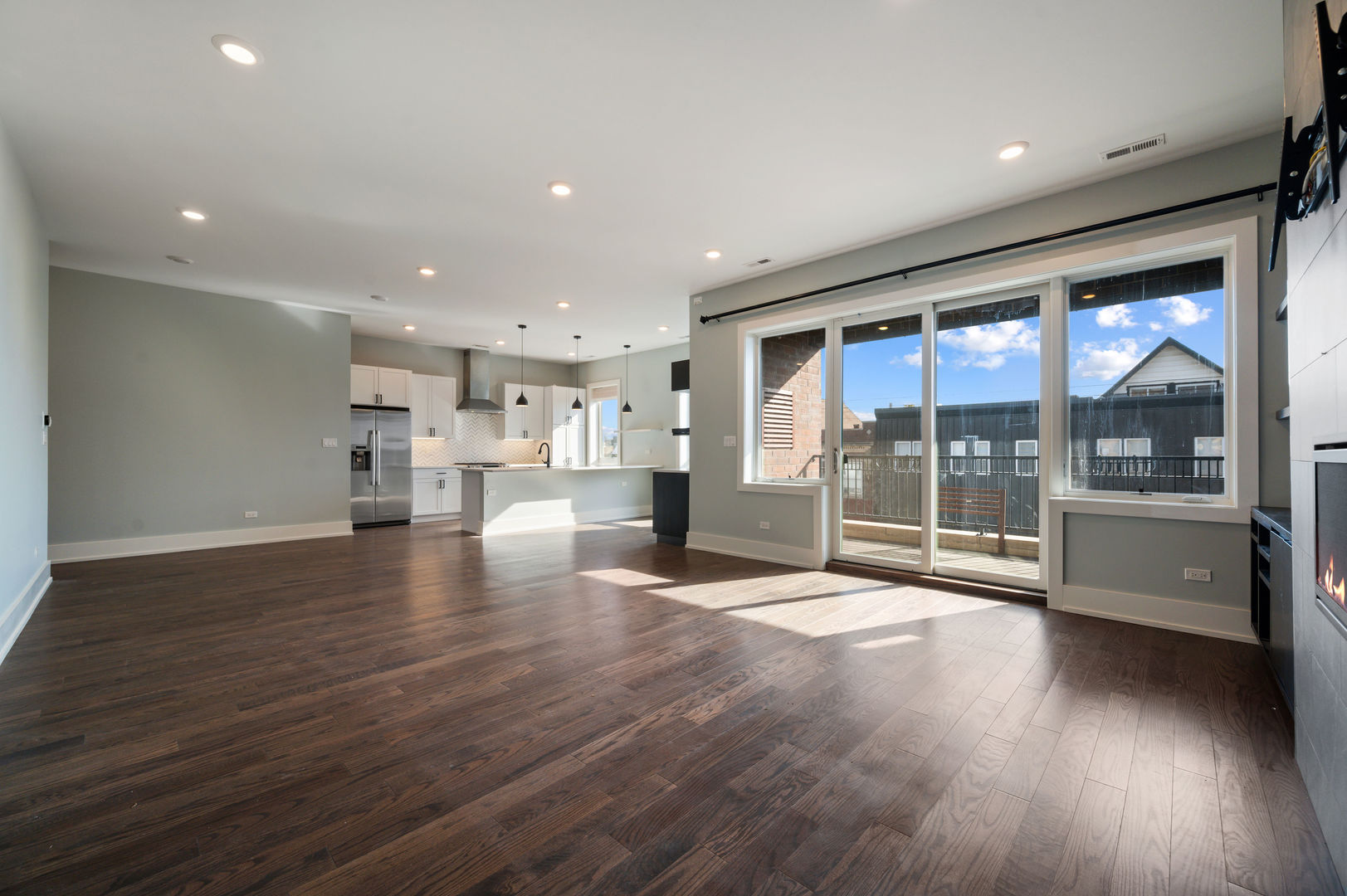 3016 W Belmont Avenue Unit: 2W