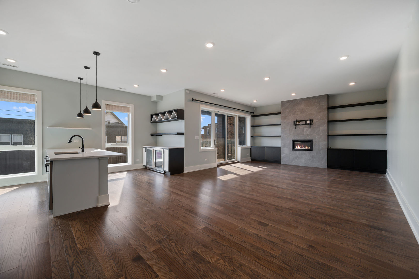 3016 W Belmont Avenue Unit: 2W