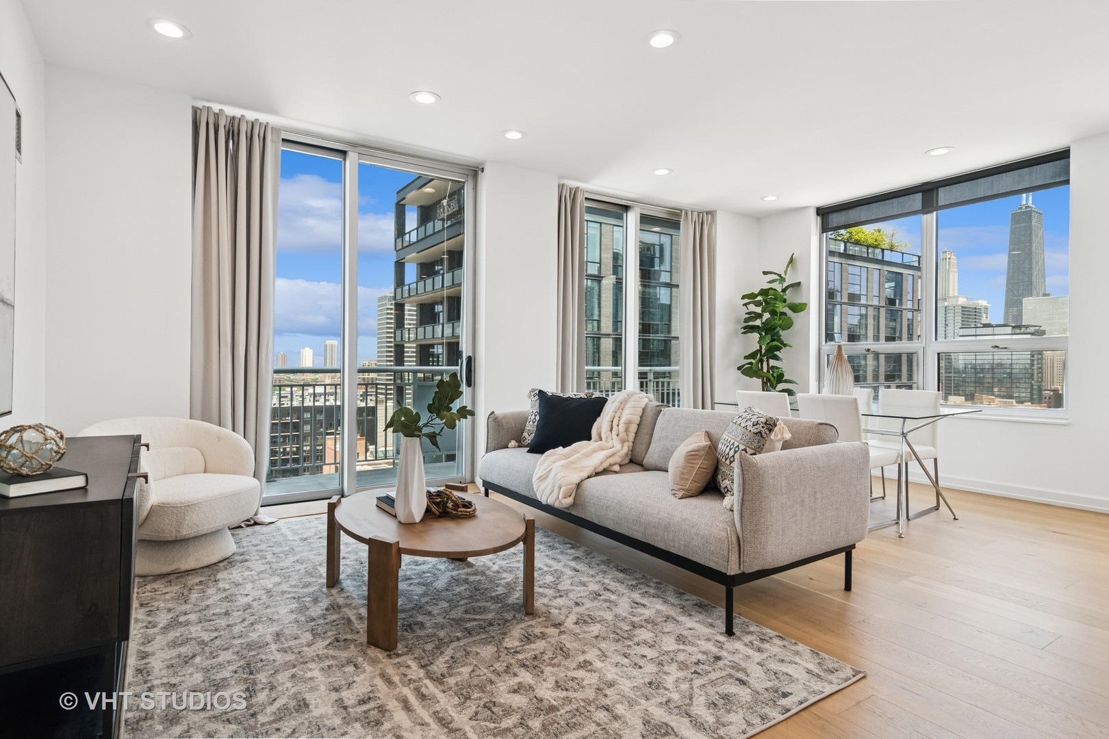 421 W Huron Street Unit: 1504
