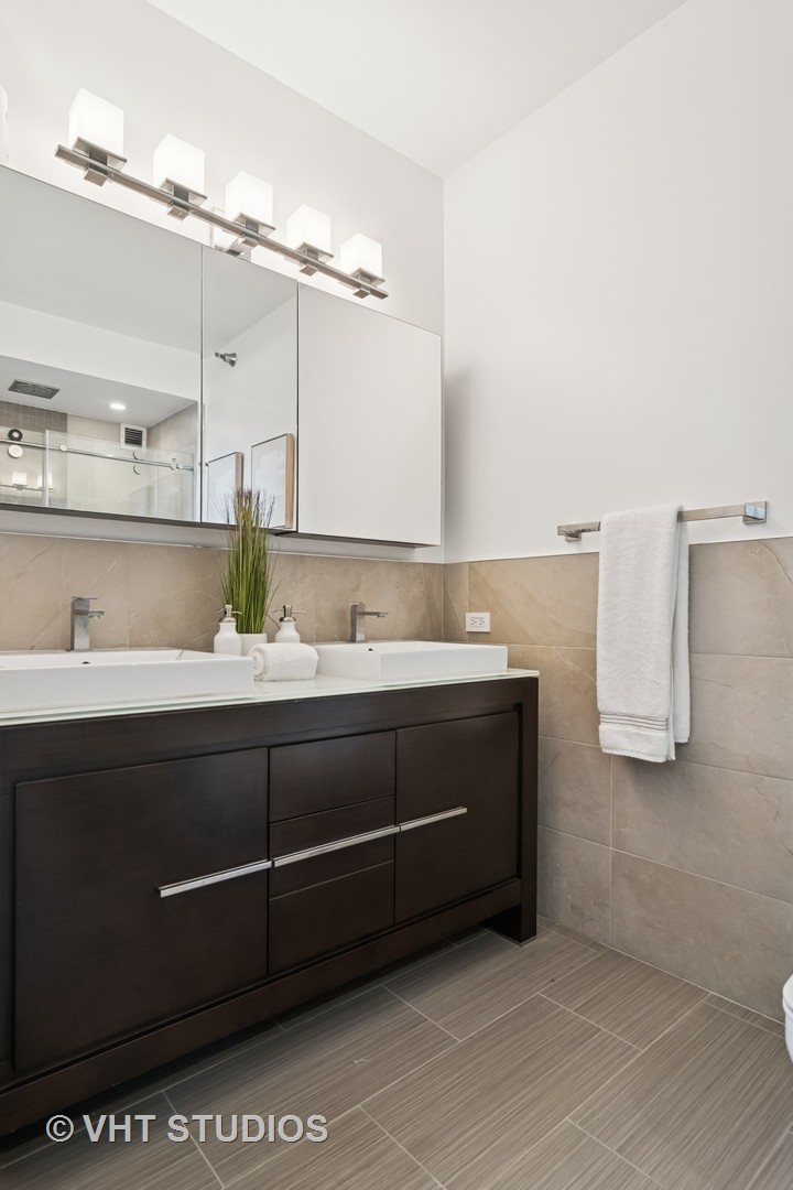 421 W Huron Street Unit: 1504