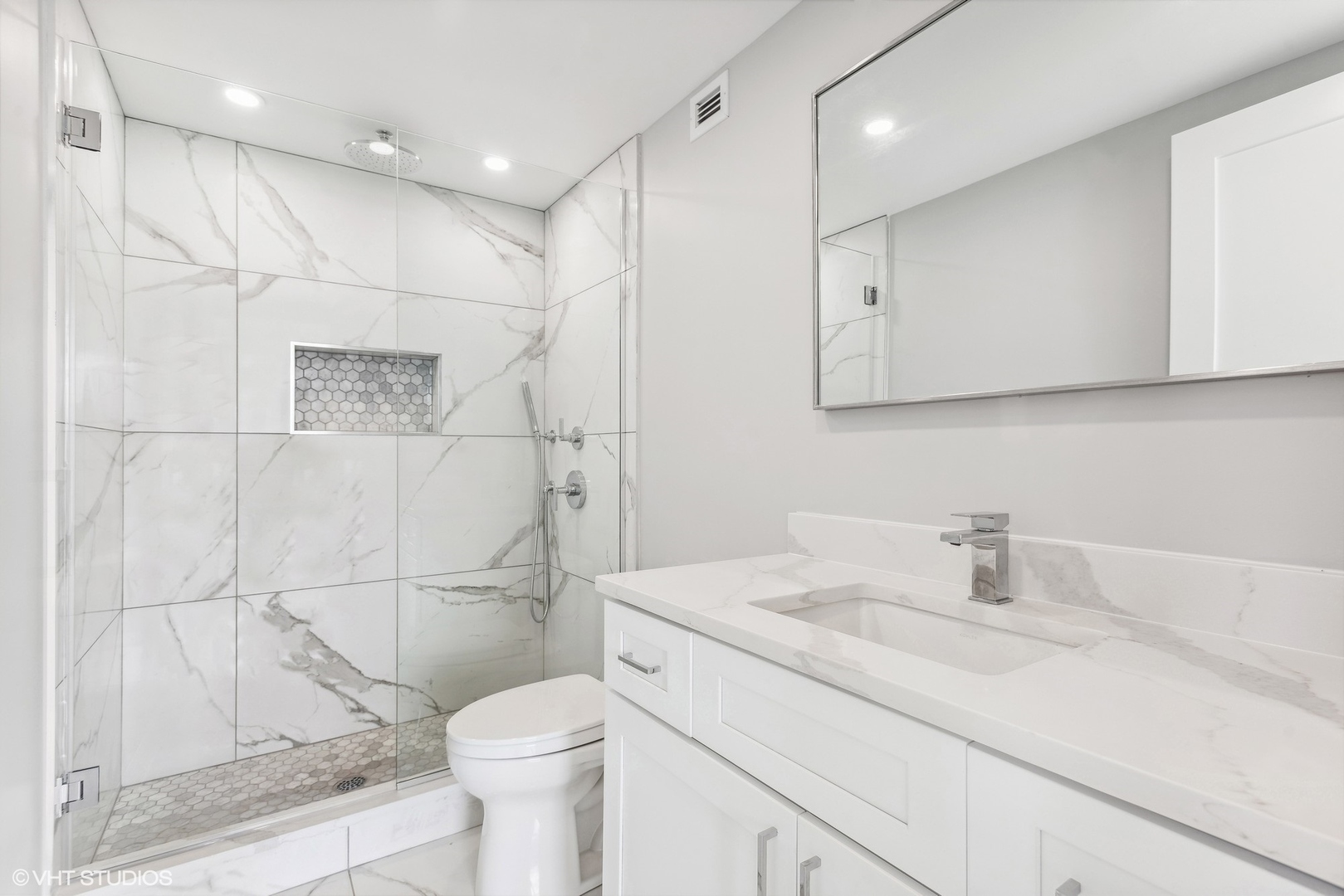 1030 N State Street Unit: 41L