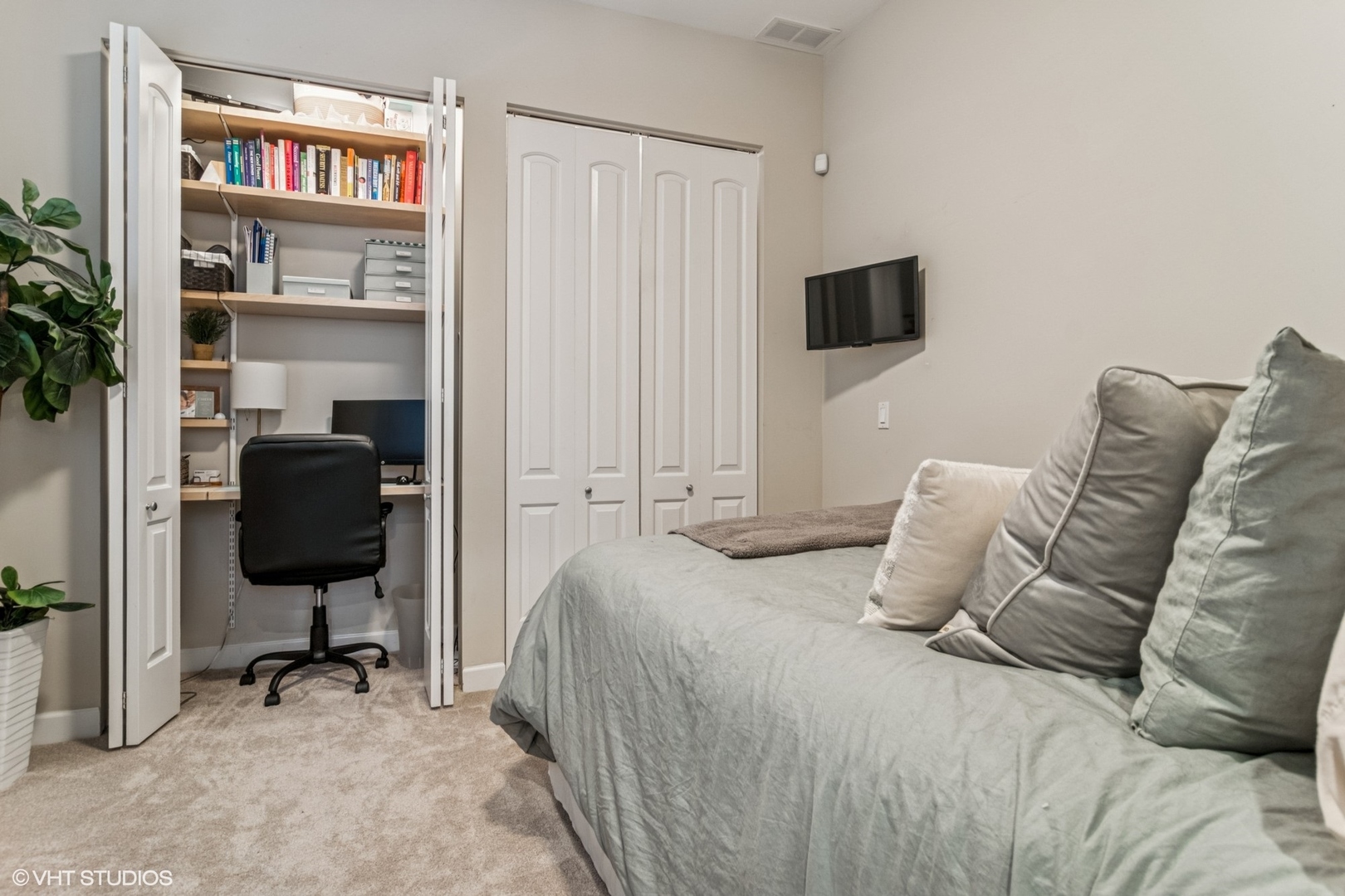 1725 W Pierce Avenue Unit: 1